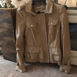 Beautiful classic caramel colored jacket. Excellent condition/Like new.